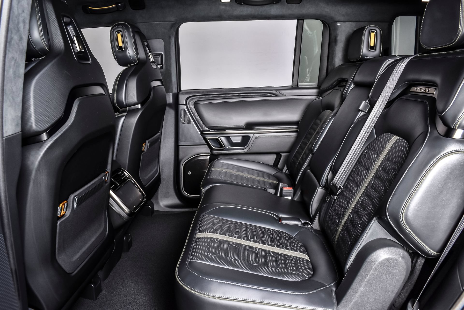 Used 2024 Rivian R1S Adventure AWD/4WD image 19