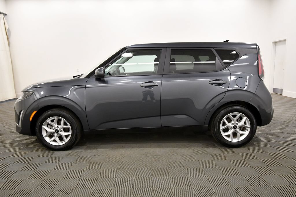 Certified 2025 Kia Soul LX FWD image 4