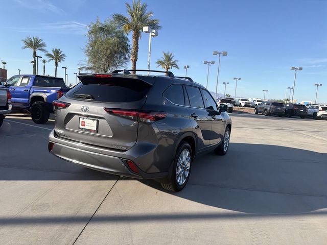 Certified 2025 Toyota Highlander Limited FWD image 5