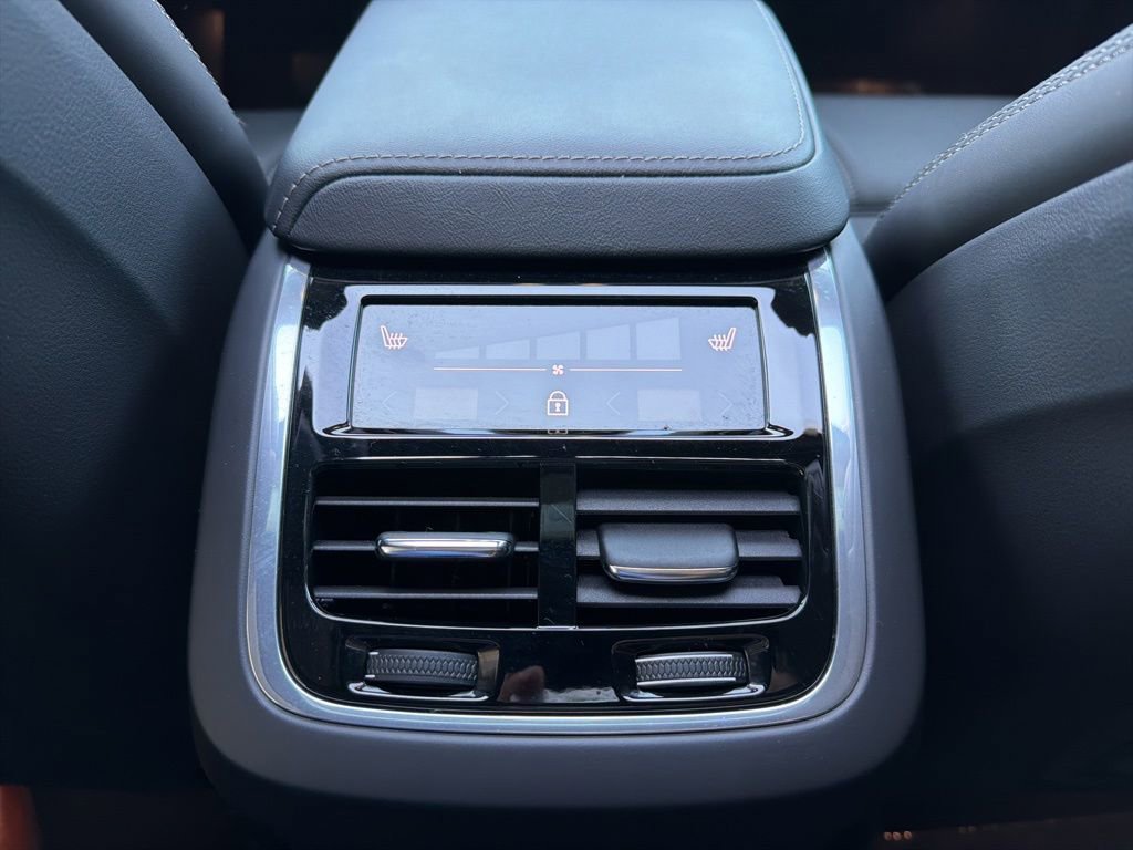 Used 2023 Volvo XC60 B5 Ultimate w/ Climate Package image 13