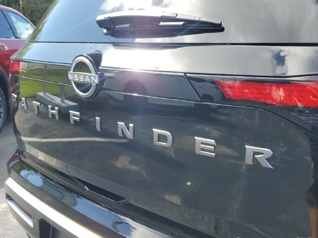 New 2026 Nissan Pathfinder SL FWD image 6