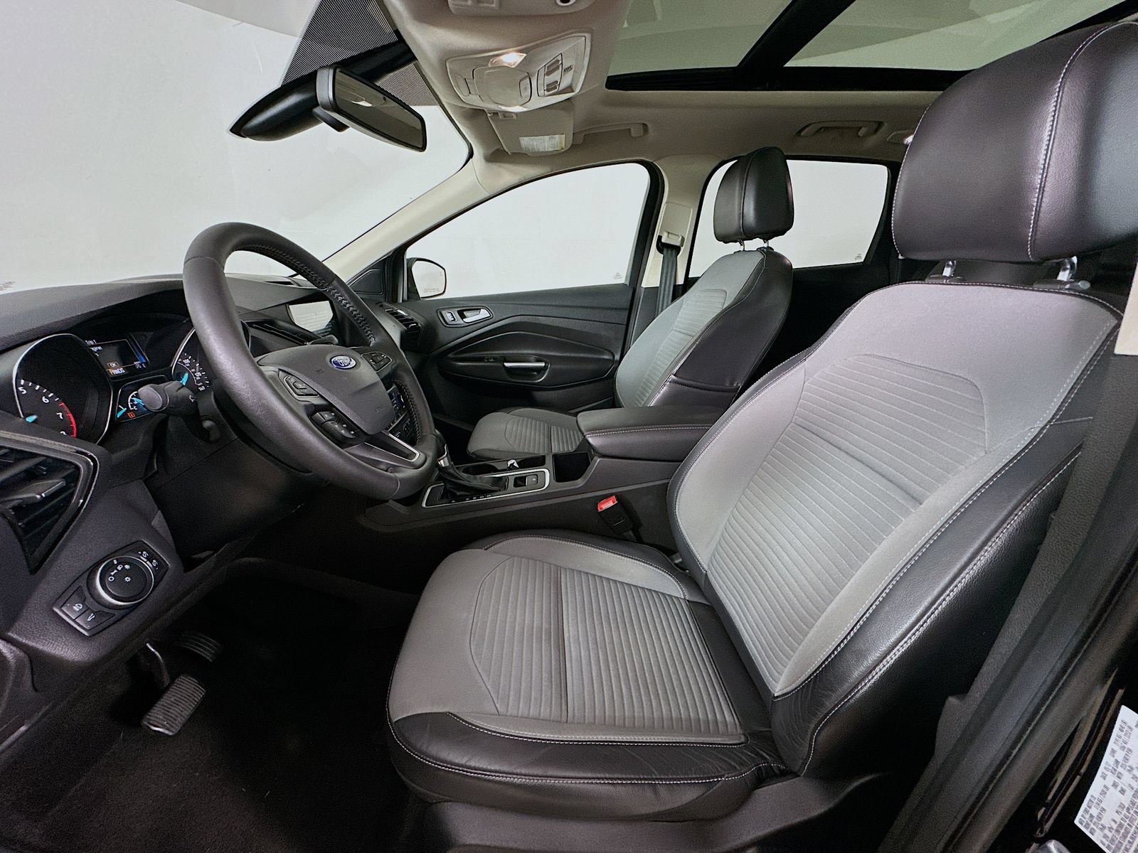 Used 2017 Ford Escape Titanium AWD/4WD image 34