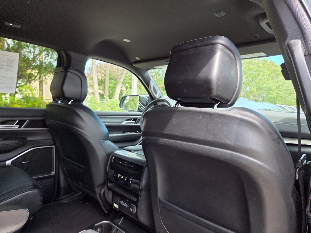Certified 2024 Jeep Wagoneer Series II AWD/4WD image 17