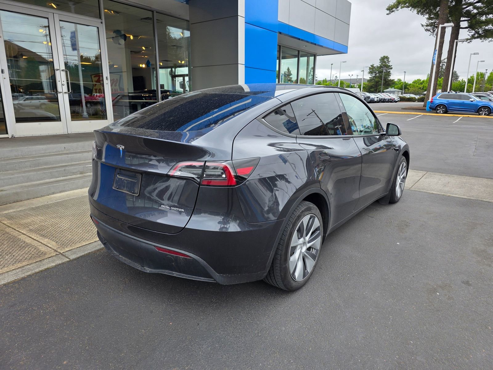 Used 2024 Tesla Model Y Long Range AWD/4WD image 5