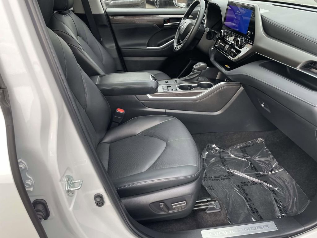 Used 2023 Toyota Highlander Limited image 49