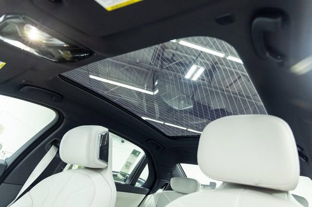 Used 2025 BMW 760i xDrive w/ Executive Package image 19