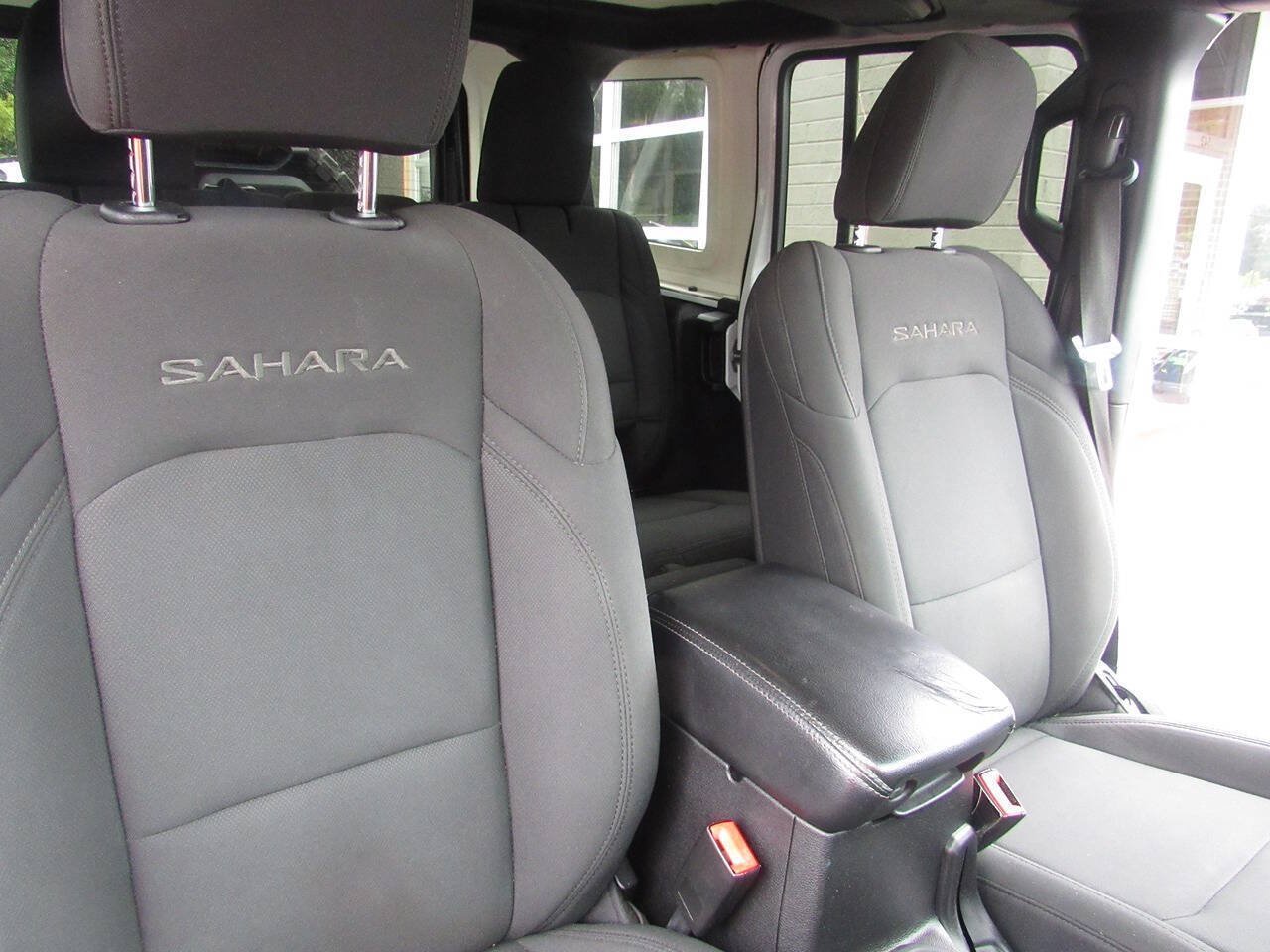 Used 2018 Jeep Wrangler Unlimited Sahara AWD/4WD image 22