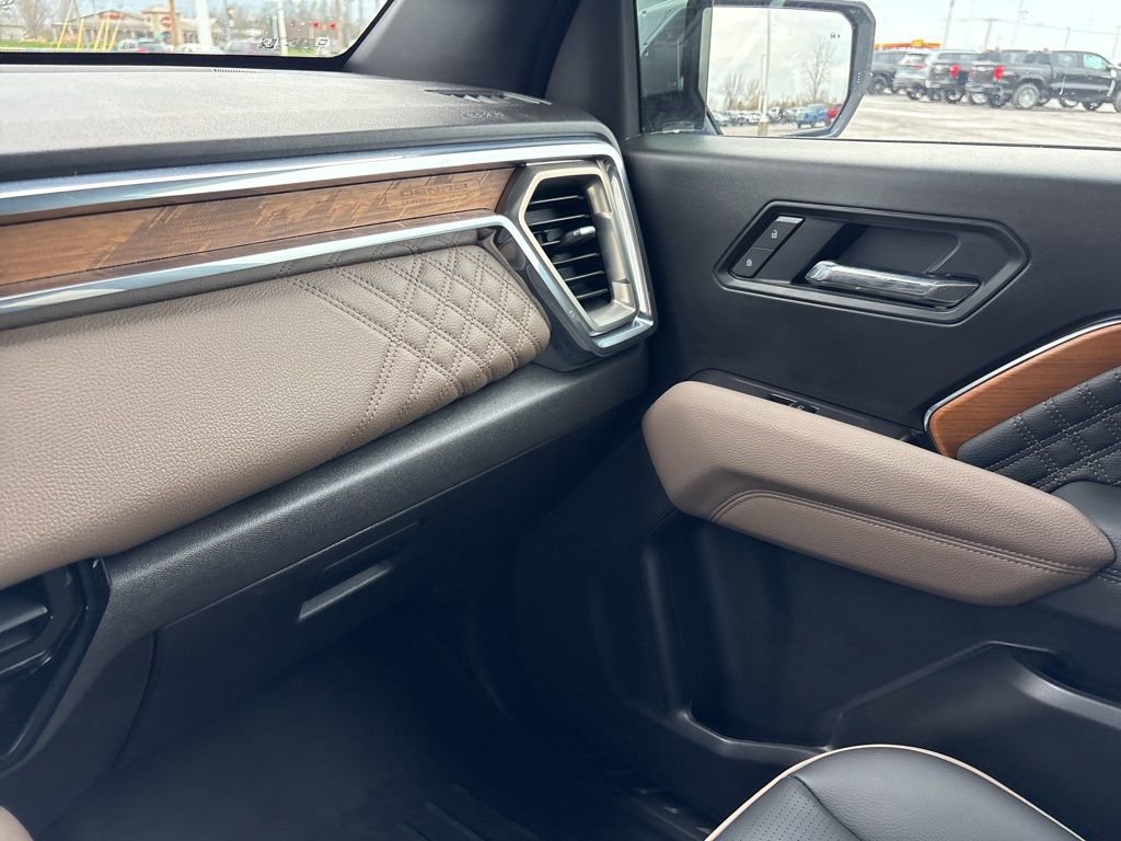 Used 2025 GMC Canyon Denali image 28