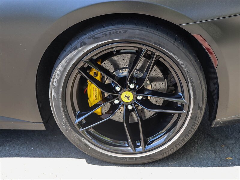 Used 2017 Ferrari GTC4Lusso AWD/4WD image 37