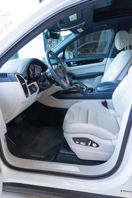 Used 2021 Porsche Cayenne E-Hybrid image 15