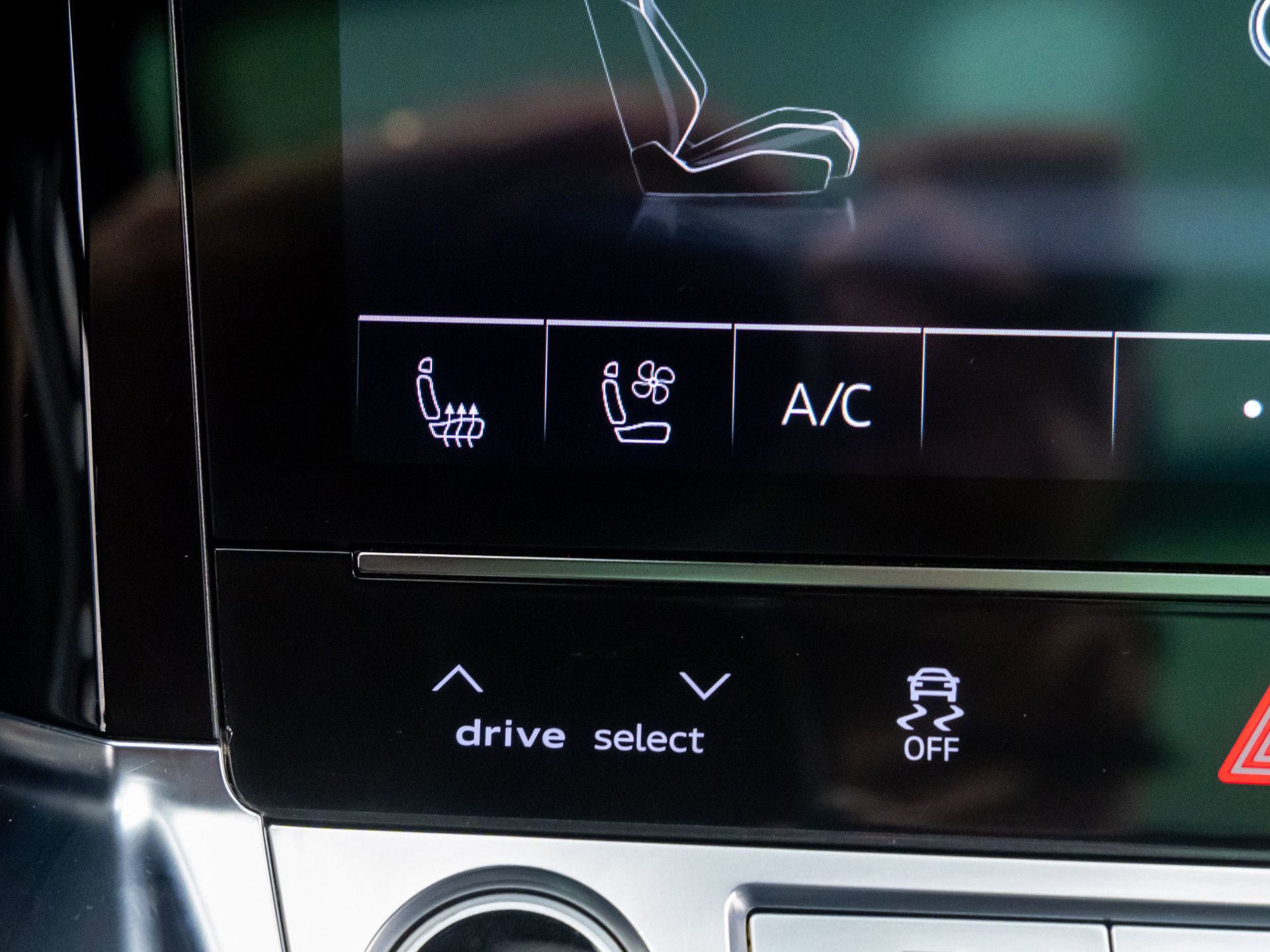 Used 2022 Audi e-tron Premium Plus w/ Premium Plus Package image 22