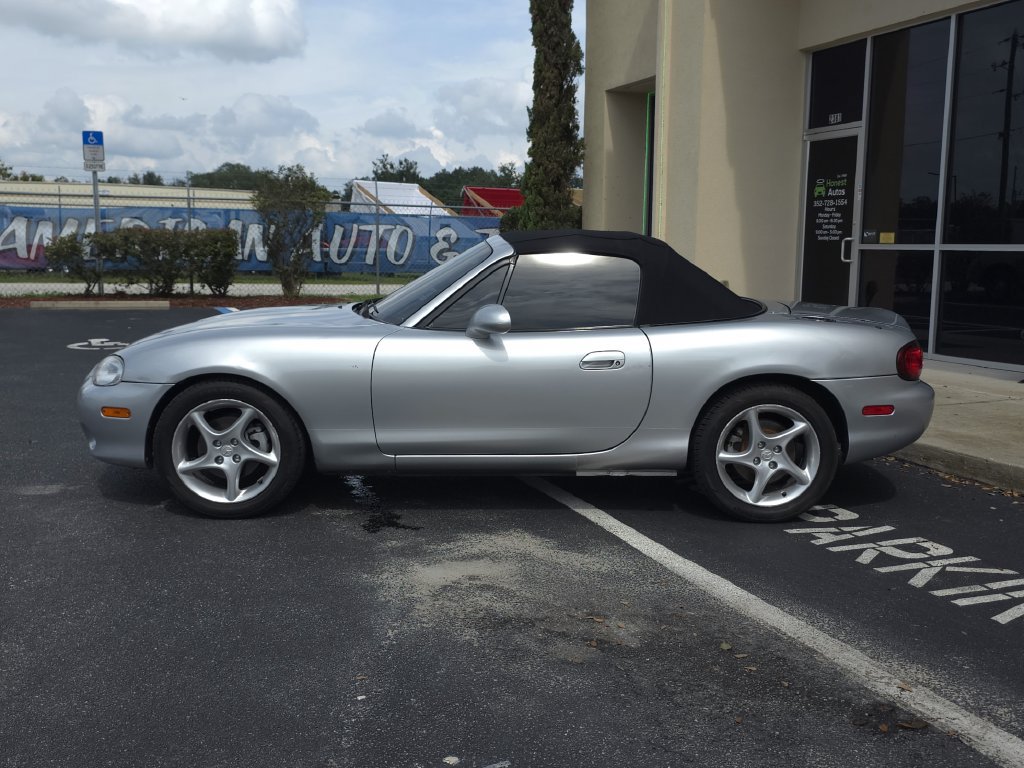 Used 2003 MAZDA MX-5 Miata RWD image 10