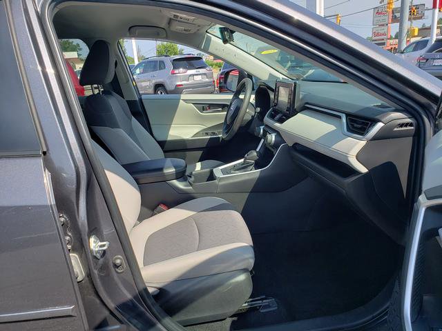 Used 2022 Toyota RAV4 XLE image 16