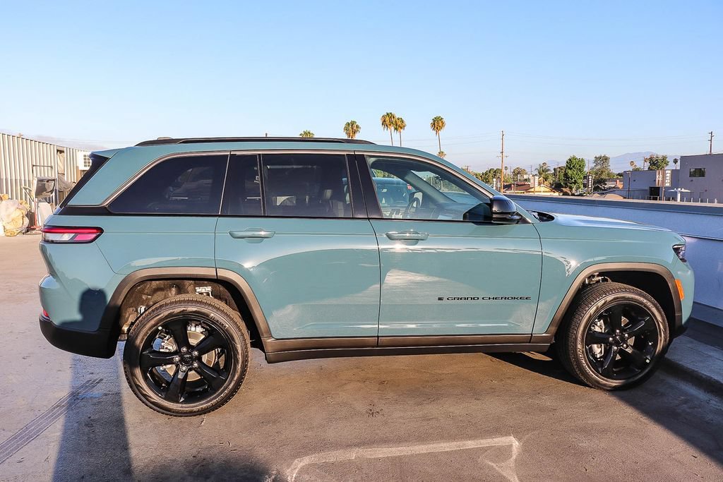 New 2026 Jeep Grand Cherokee Limited w/ Limited Altitude Package AWD/4WD image 13