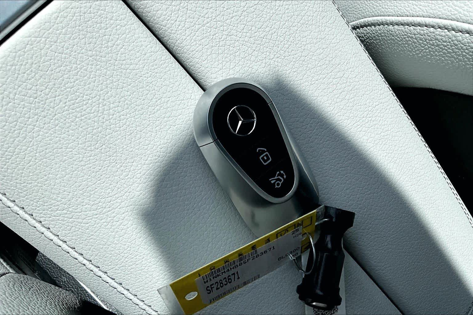 Used 2025 Mercedes-Benz GLC 300 4MATIC image 15