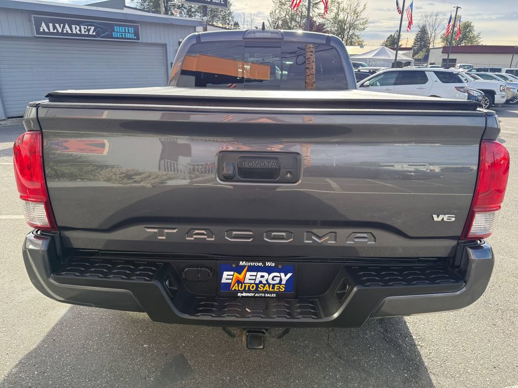 Used 2017 Toyota Tacoma TRD Sport w/ Tow Package AWD/4WD image 6