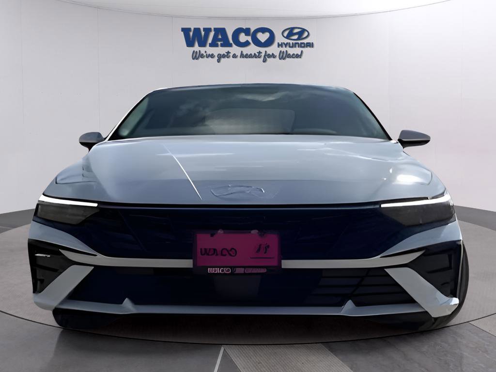 Used 2025 Hyundai Elantra Sport image 2