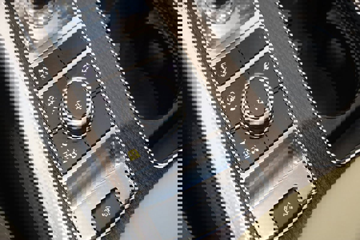 Used 2020 Land Rover Range Rover Sport SE image 28