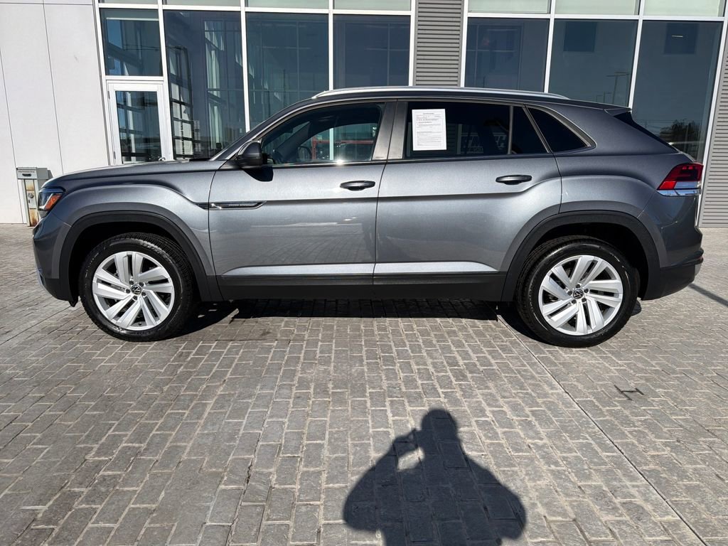 Used 2023 Volkswagen Atlas Cross Sport SE w/ Panoramic Sunroof Package image 3