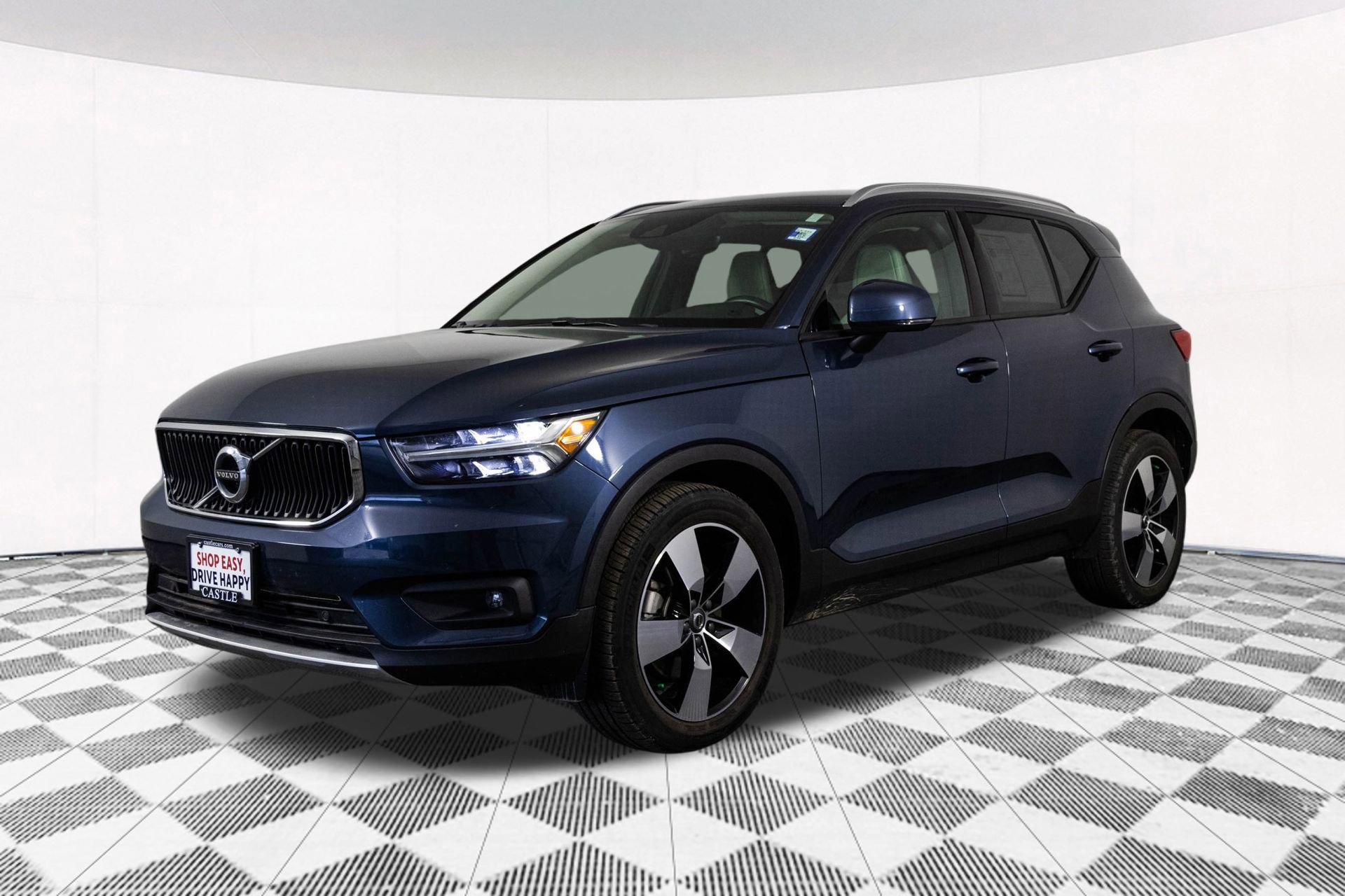 Used 2021 Volvo XC40 T5 Momentum w/ Protection Package Premier image 9