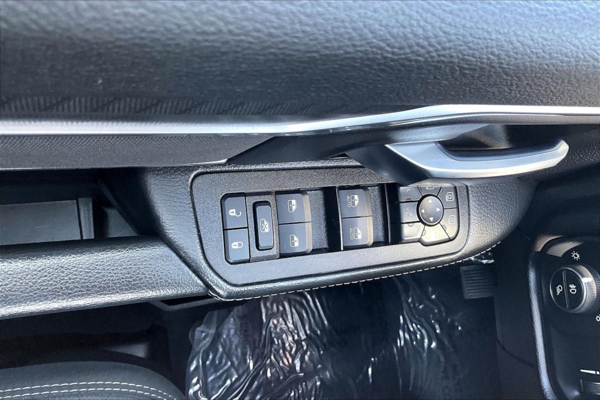 Used 2025 RAM 2500 Big Horn AWD/4WD image 37