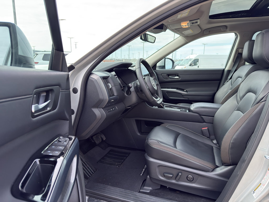 Certified 2025 Nissan Pathfinder SL w/ SL Premium Package image 11
