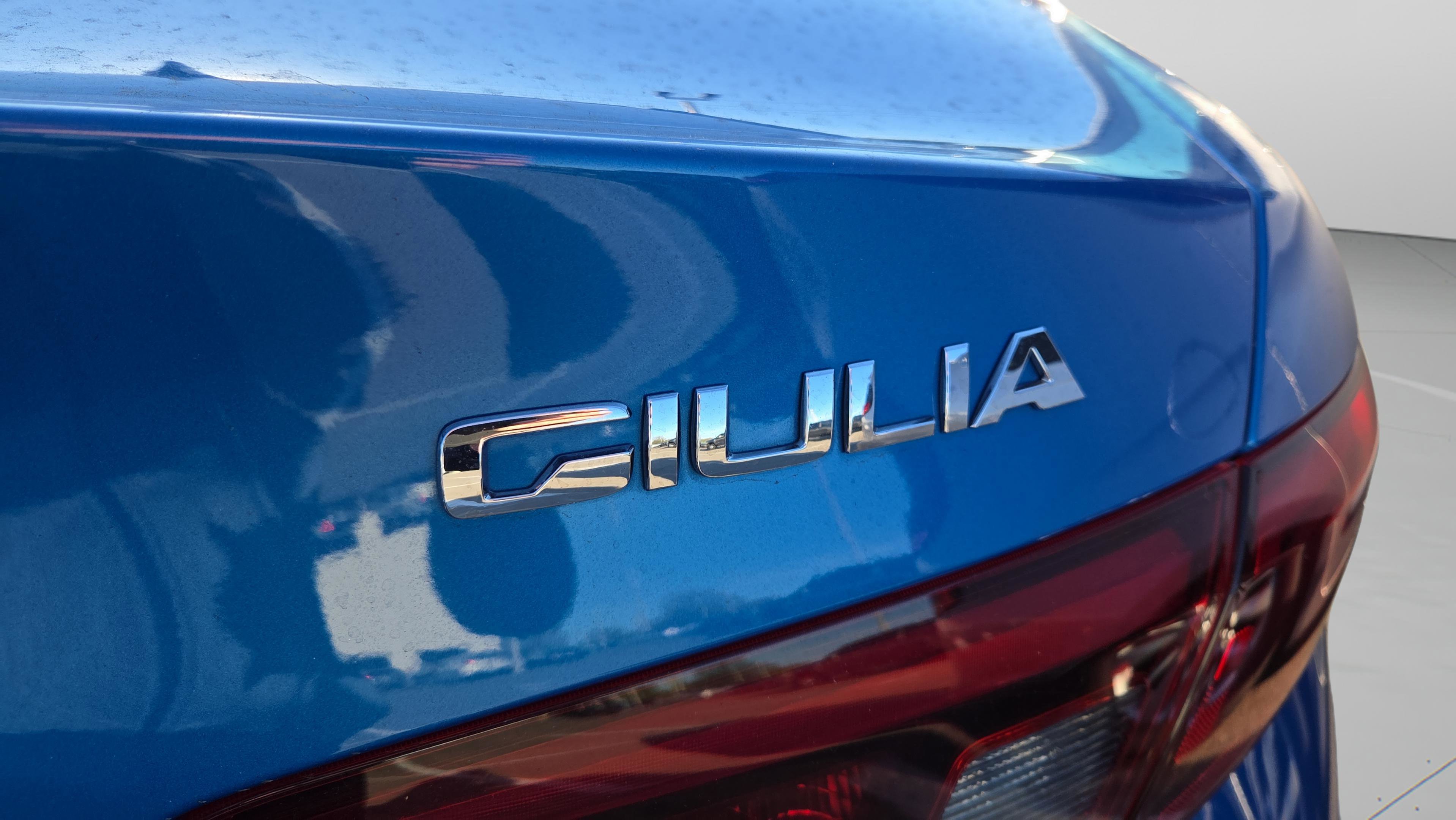 Used 2019 Alfa Romeo Giulia image 7