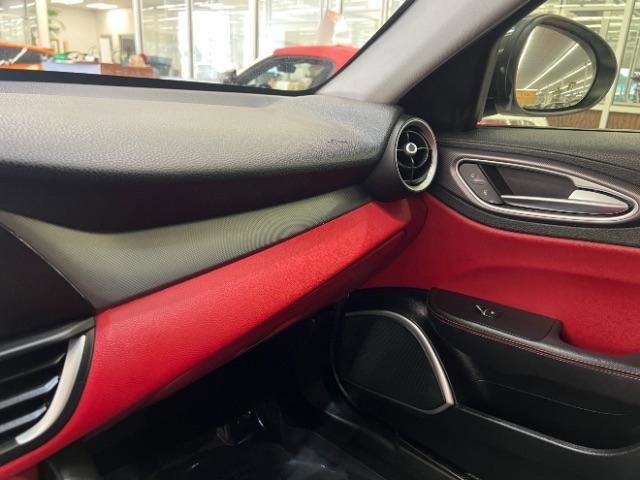 Used 2019 Alfa Romeo Giulia Ti Sport w/ Quick Order Package 22U Sport RWD image 33