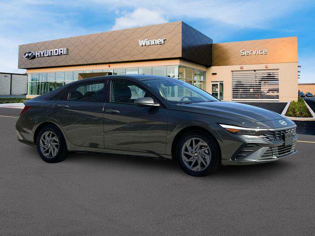 New 2025 Hyundai Elantra Hybrid FWD image 11