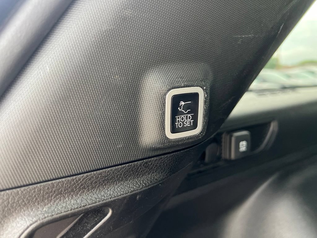 Used 2024 Jeep Grand Cherokee Altitude RWD image 15