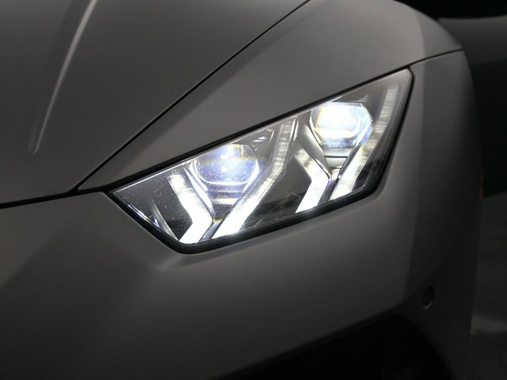 Used 2023 Lamborghini Huracan EVO image 9