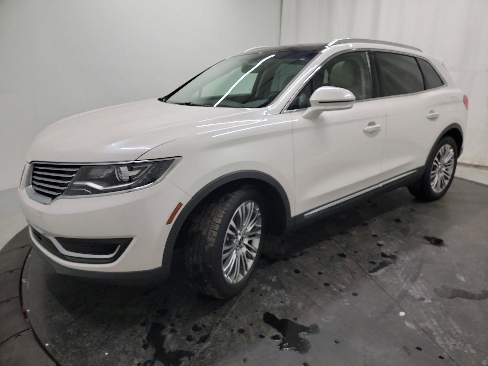 Used 2017 Lincoln MKX Reserve image 3