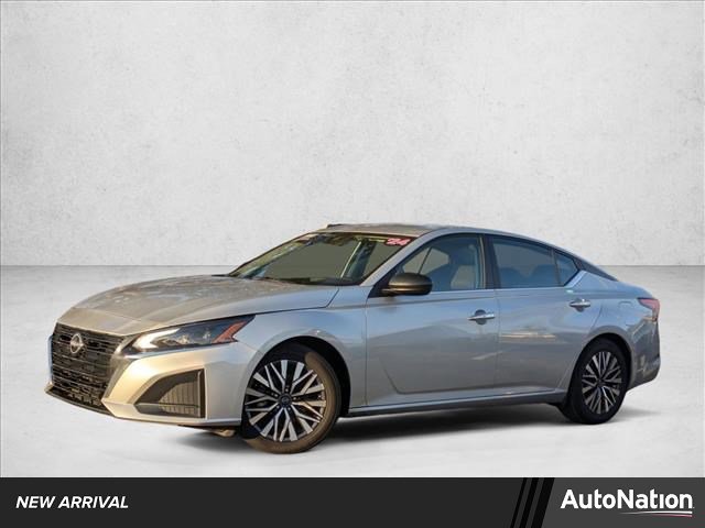 Used 2024 Nissan Altima 2.5 SV