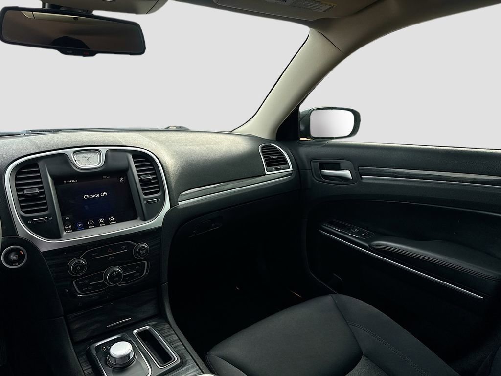 Used 2022 Chrysler 300 Touring w/ Sport Appearance Package RWD image 21