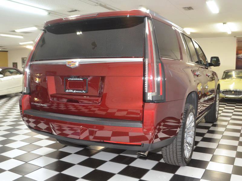 Used 2019 Cadillac Escalade Premium Luxury w/ LPO, Radiant Package AWD/4WD image 9