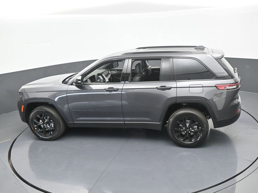 New 2025 Jeep Grand Cherokee Altitude image 42