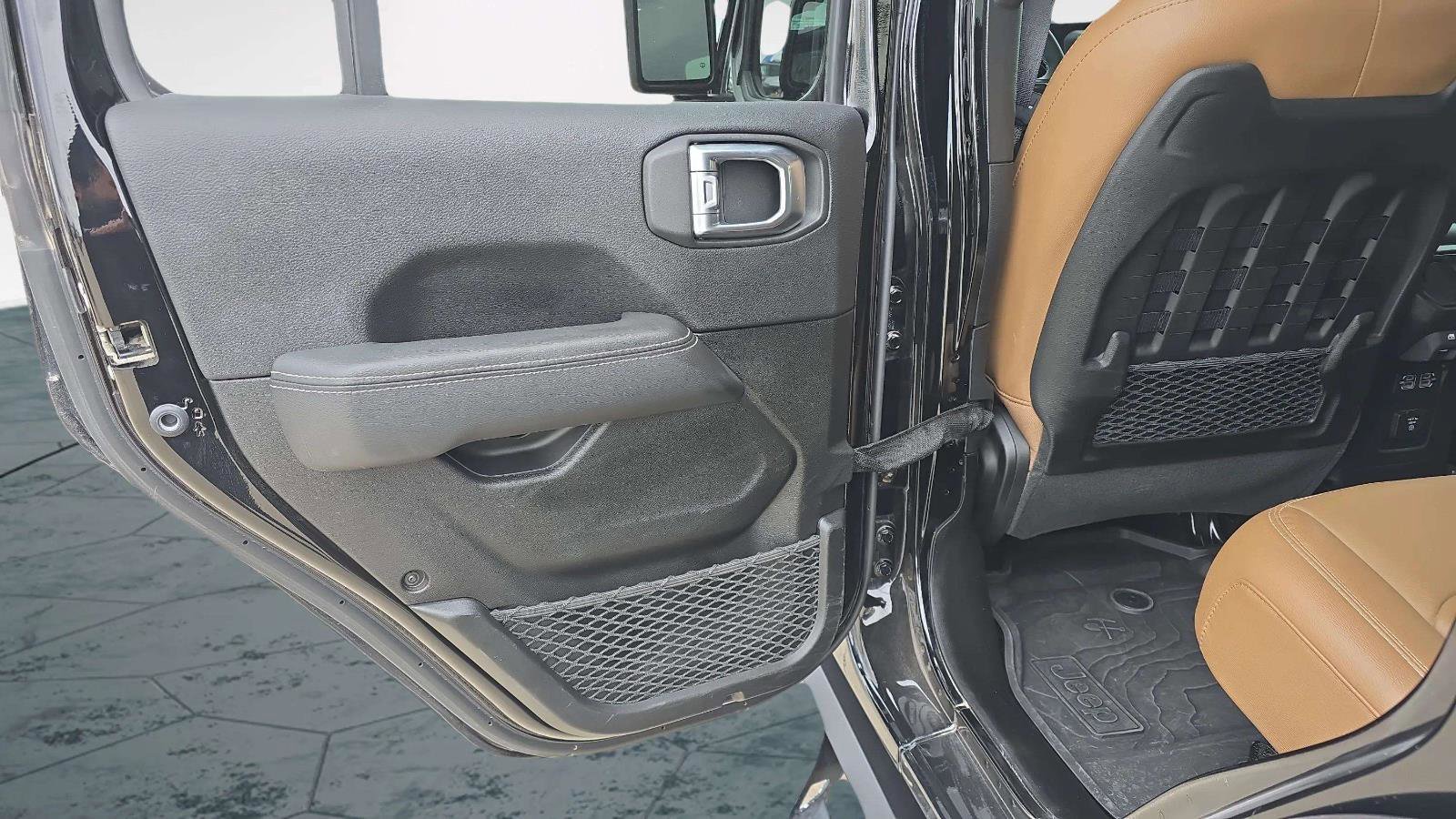 Used 2023 Jeep Wrangler Unlimited Rubicon w/ LED Lighting Group image 19