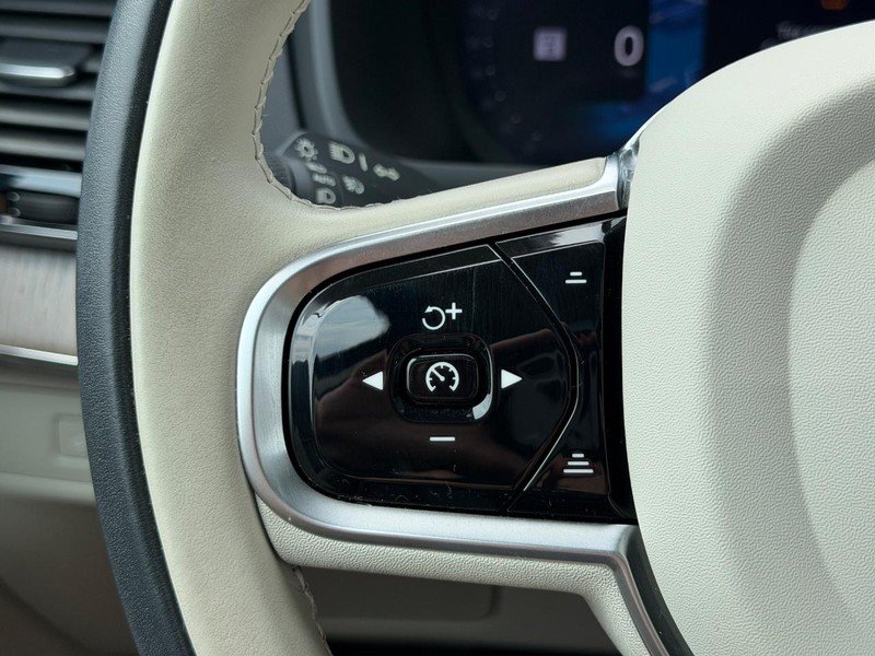 Certified 2023 Volvo XC90 T8 Ultimate w/ Lounge Package AWD/4WD image 18