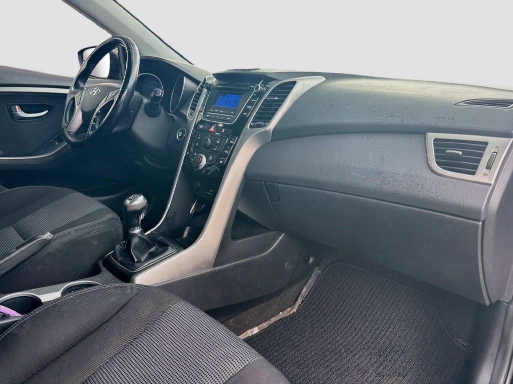 Used 2016 Hyundai Elantra GT FWD image 28