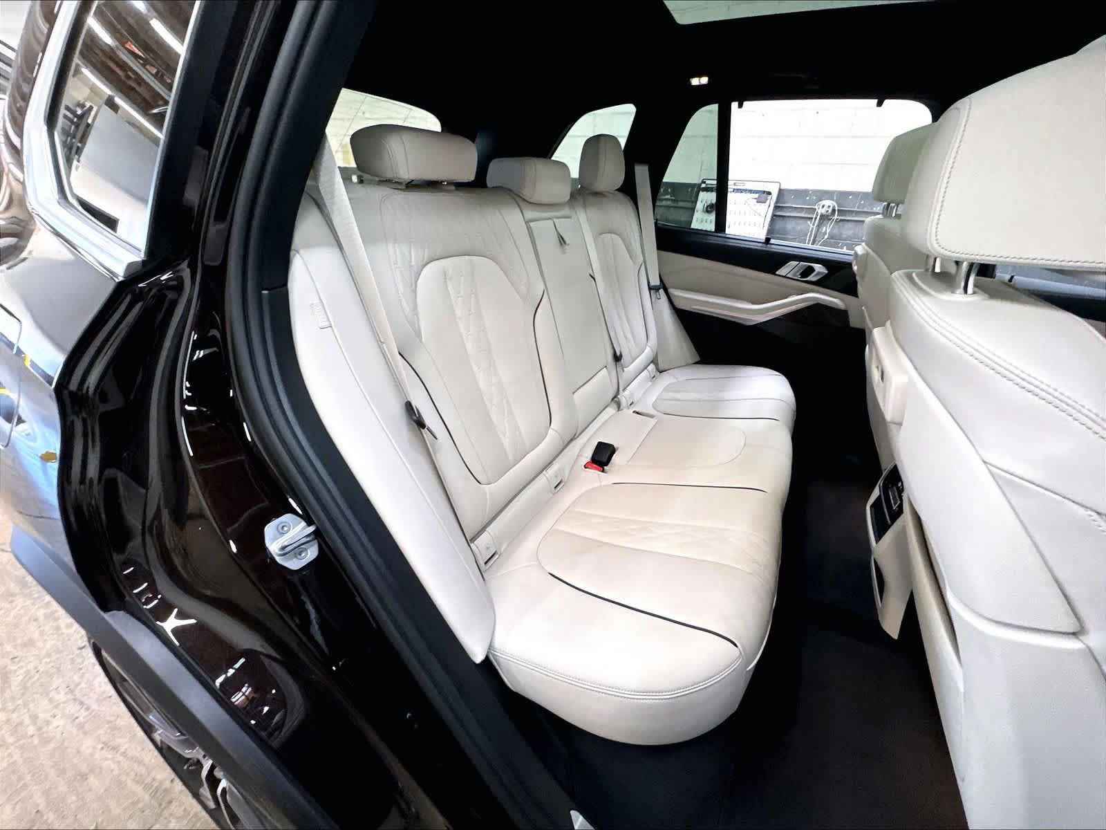 Used 2023 BMW X5 xDrive40i w/ Executive Package AWD/4WD image 29