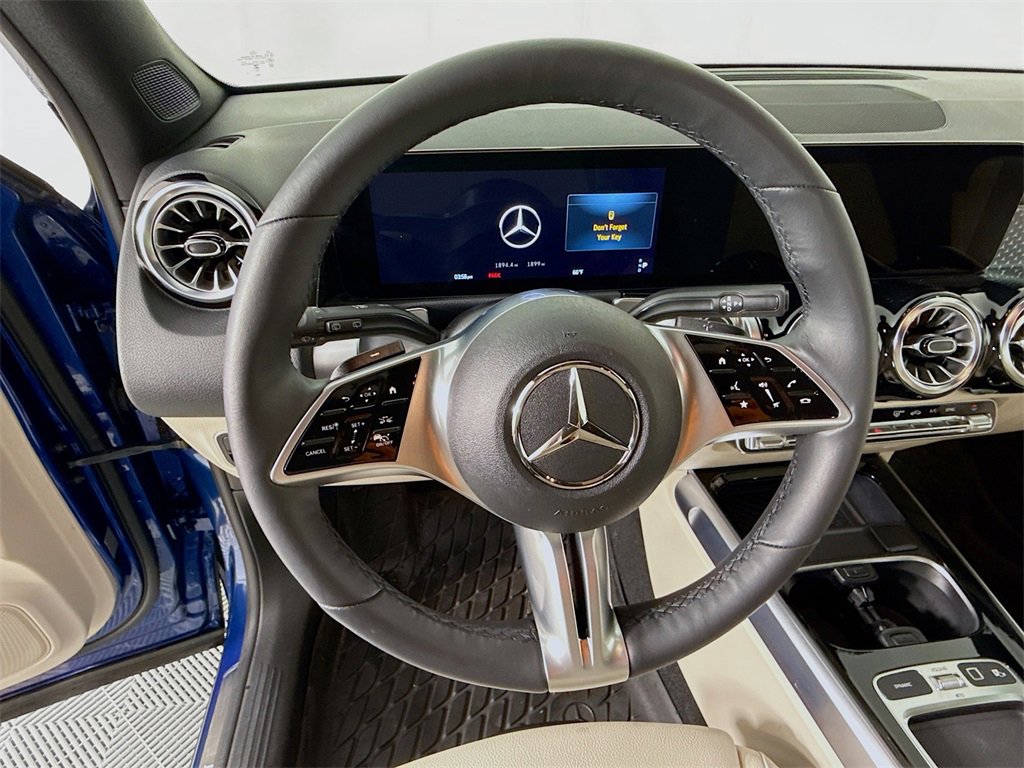Used 2025 Mercedes-Benz GLB 250 4MATIC image 12