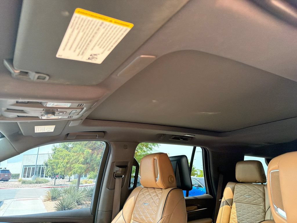 Used 2021 Cadillac Escalade Premium Luxury AWD/4WD image 33