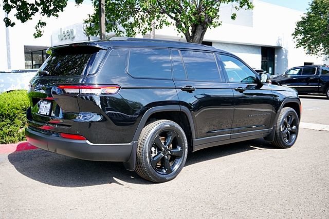 Used 2023 Jeep Grand Cherokee L Altitude AWD/4WD image 8