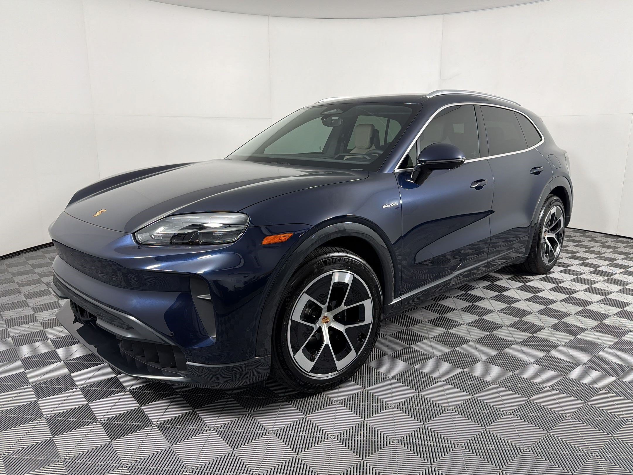 New 2026 Porsche Cayenne Electric AWD/4WD image 1