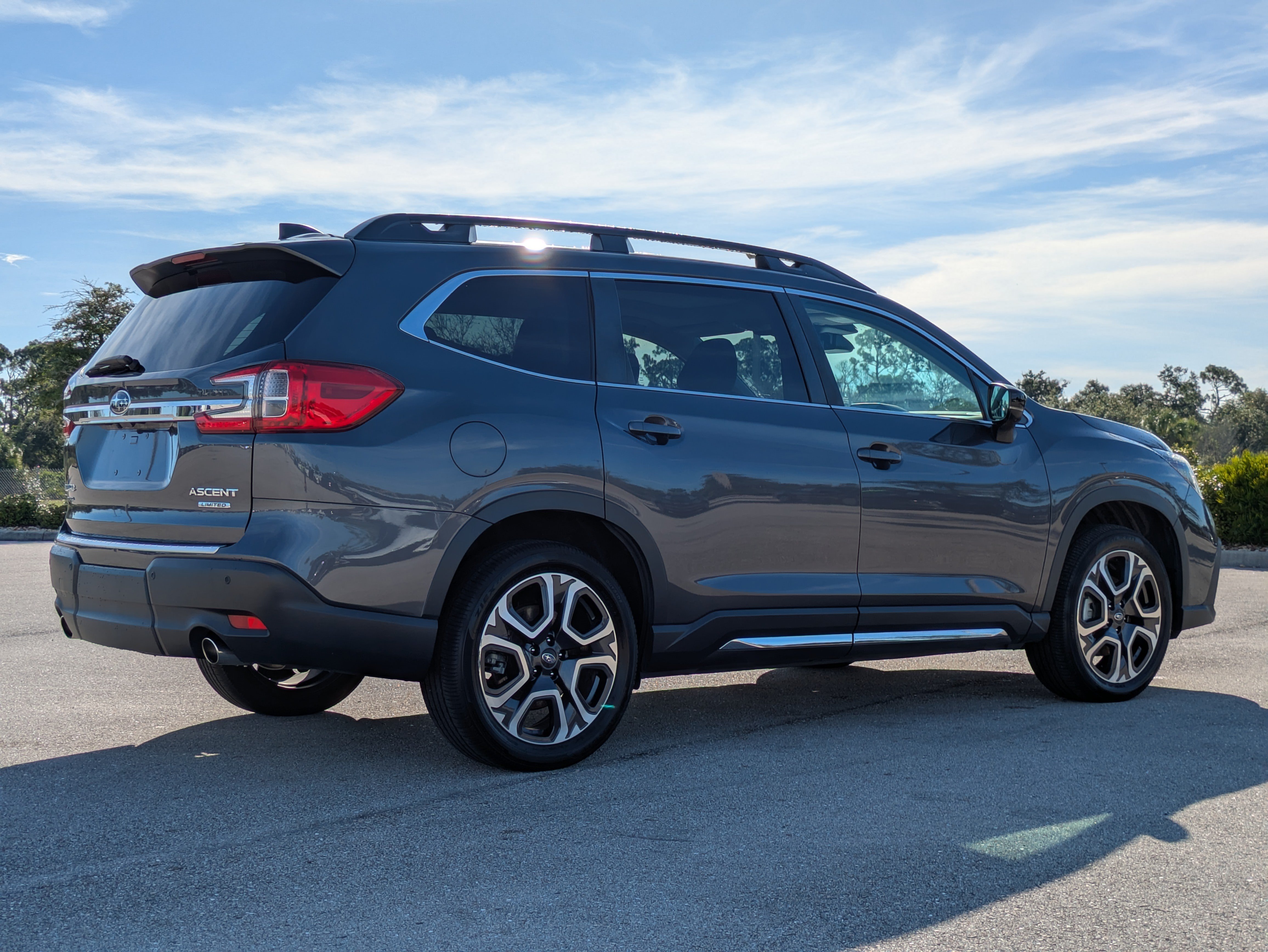 Used 2024 Subaru Ascent Limited w/ Technology Package AWD/4WD image 4