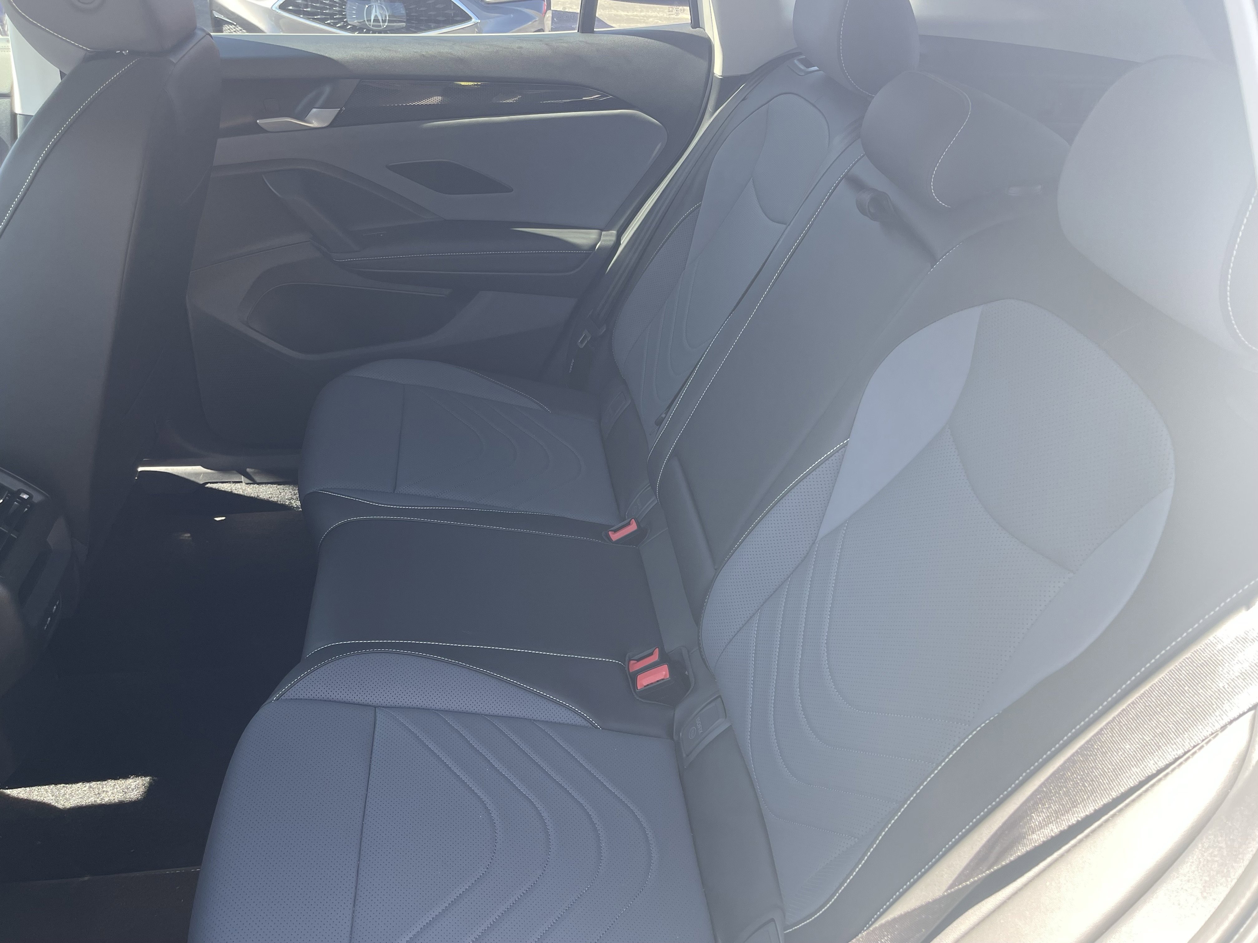 Used 2025 Volkswagen Tiguan SE image 12