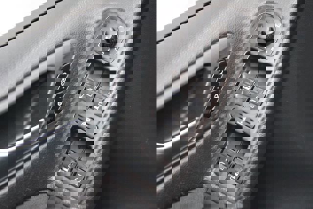 Used 2014 Volkswagen Golf 2.5L image 7