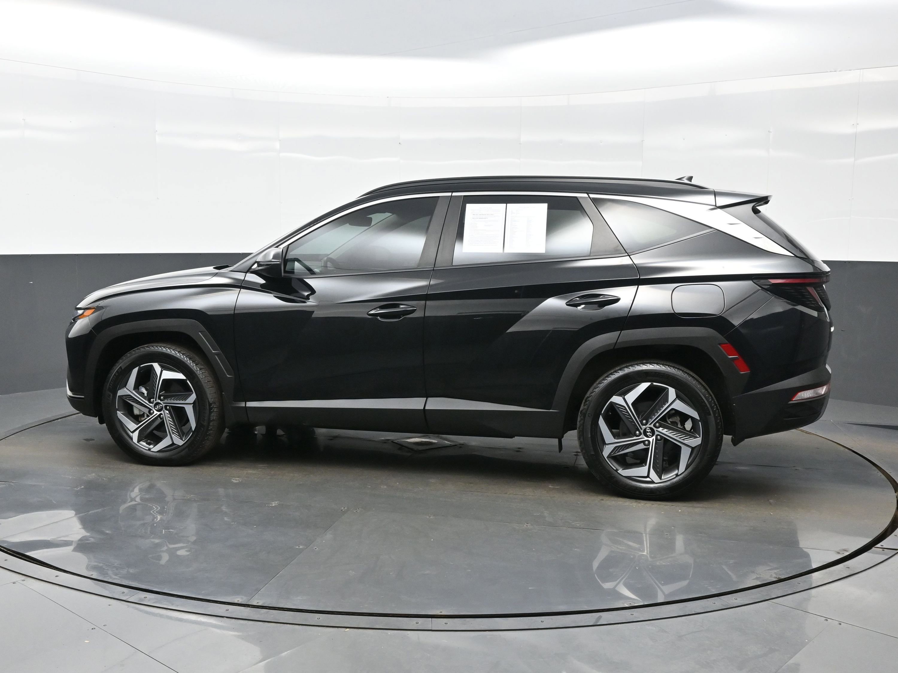 Used 2023 Hyundai Tucson SEL w/ Convenience Package AWD/4WD image 3