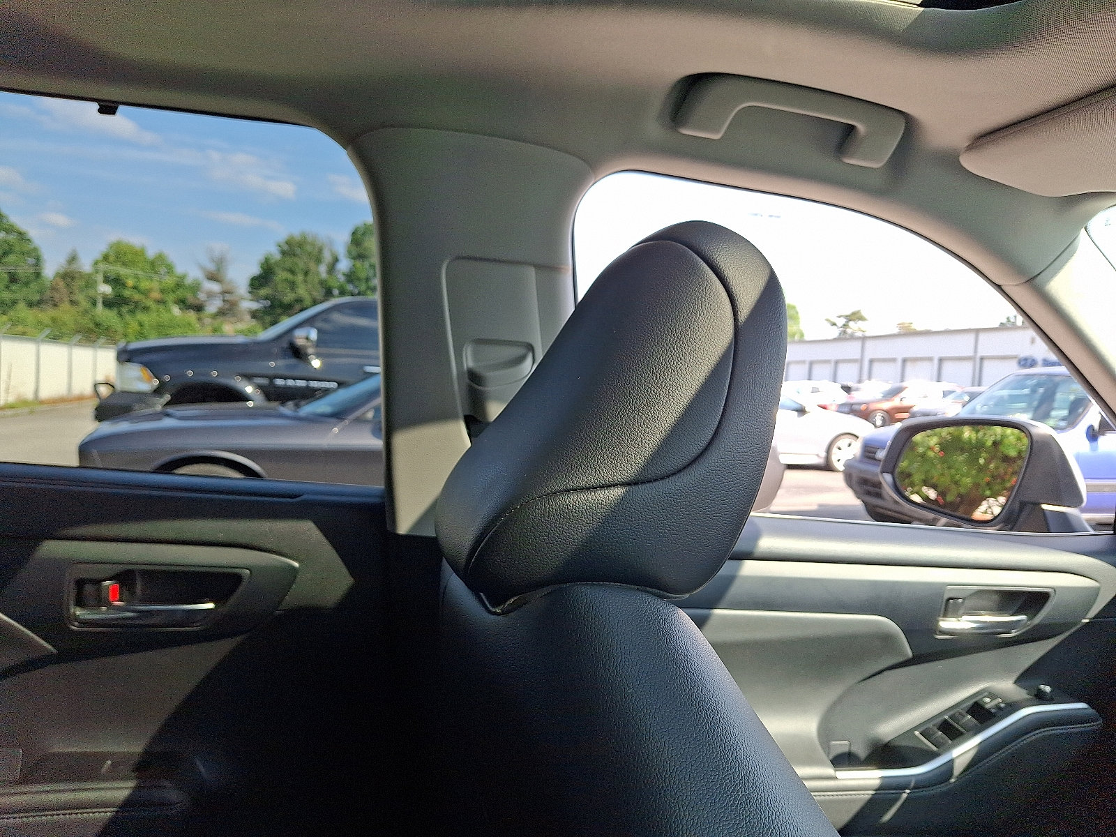 Used 2023 Toyota Highlander XLE image 13