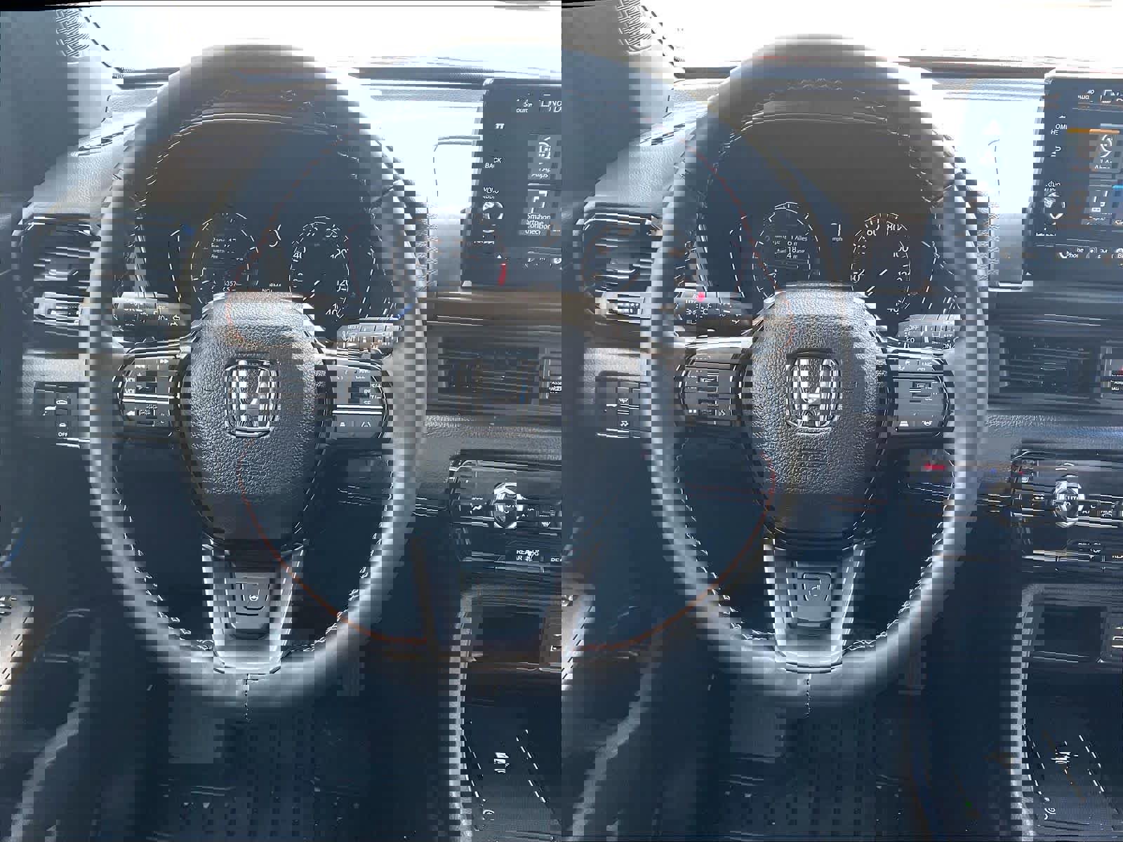 Used 2025 Honda Pilot TrailSport image 18